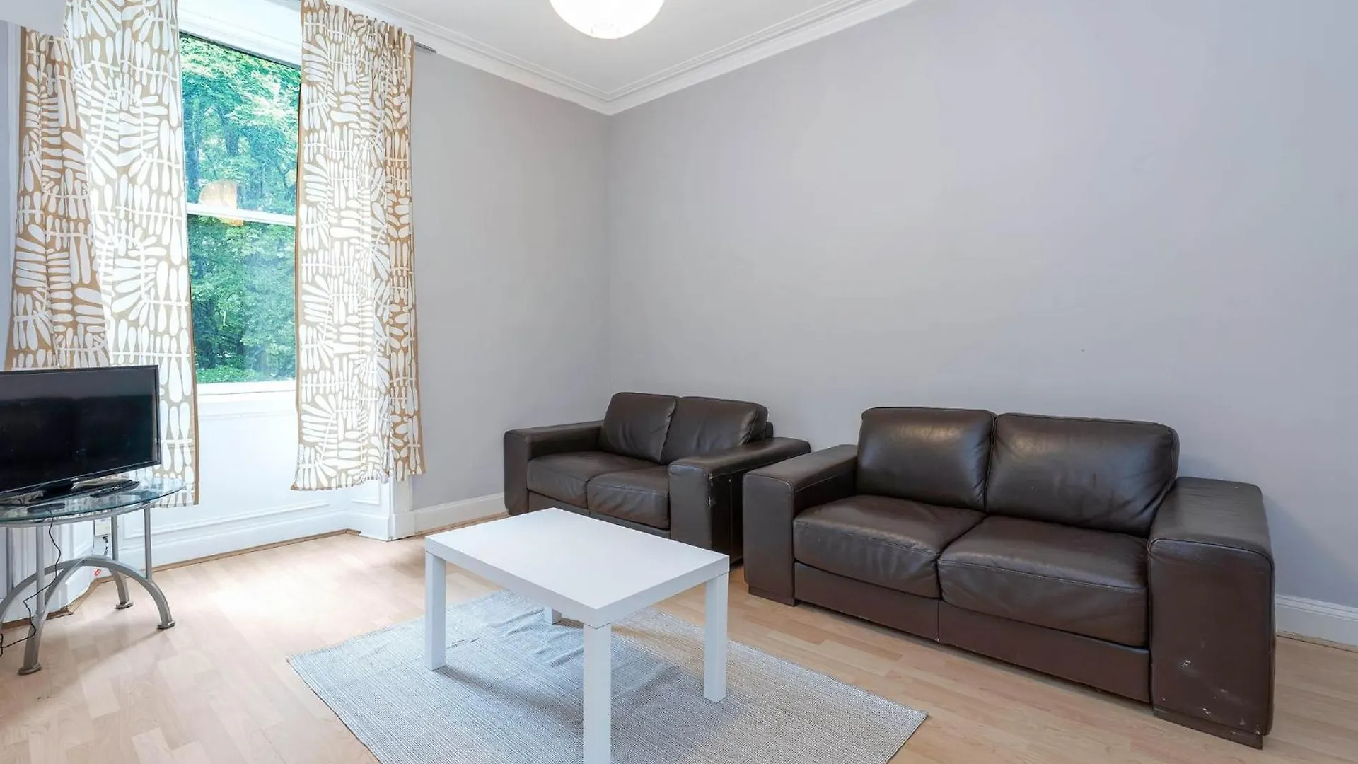 Charming Edinburgh Apartment With City Views Very Close To Edinburgh Castle location